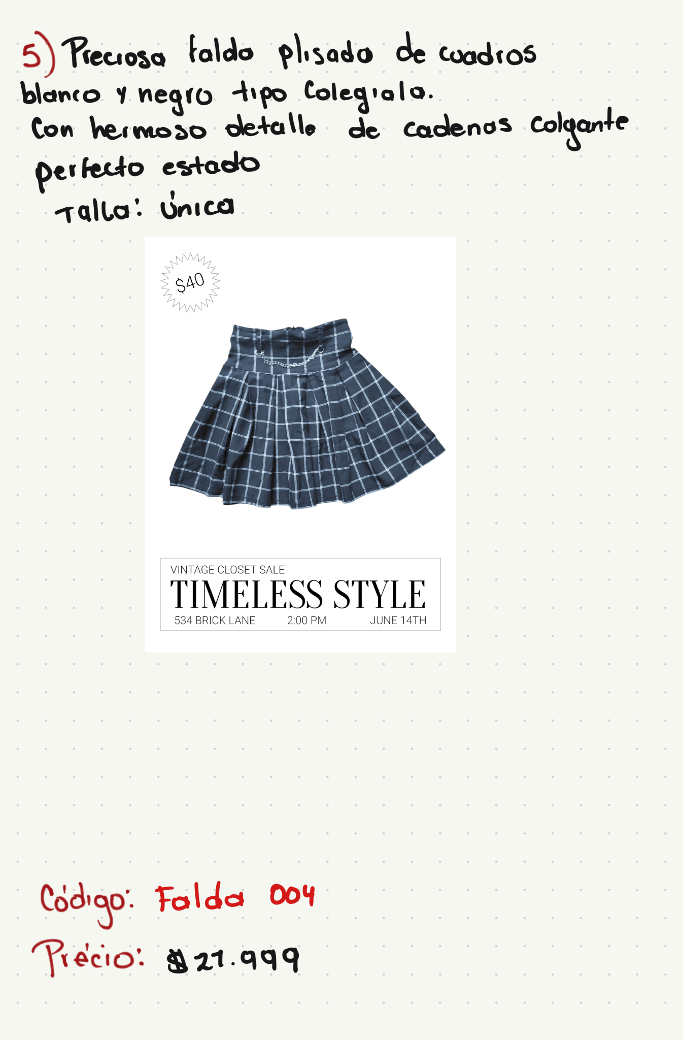 Preciosa falda plisada de cuadros blanco y negro tipo colegiala con hermoso detalle de cadenas colgante